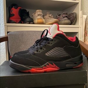 Mens Jordan 5 low.